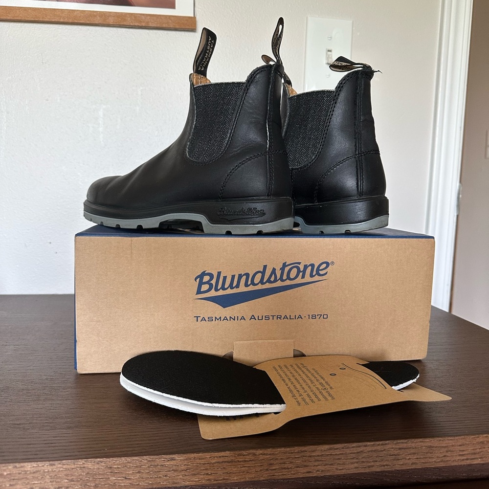EUC Blundstone Chelsea Boots size 4.5 / 7.5 US